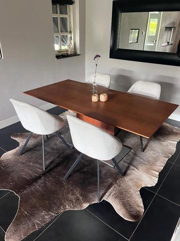 Houten tafel Musterring beschikbaar voor biedingen