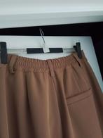 Bruine lange broek, met brede pijpenstelen.9, Kleding | Dames, Broeken en Pantalons, Ophalen of Verzenden