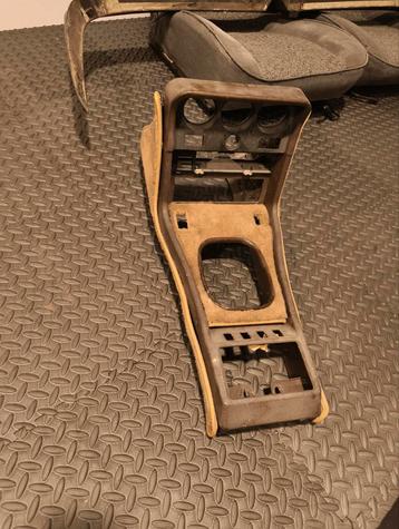 Porsche 924 midden console beschikbaar voor biedingen