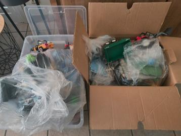 2 grote dozen met meerdere Playmobile sets.  beschikbaar voor biedingen