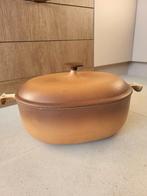 Le creuset ovenschaal met deksel enzo mari la mama l, Huis en Inrichting, Keuken | Potten en Pannen, Ophalen, Gebruikt, Gietijzer