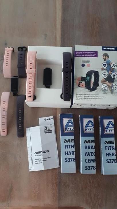 2 sets van fitnessarmbanden - MEDION, Sport en Fitness, Hartslagmeters, Zo goed als nieuw, Ophalen of Verzenden