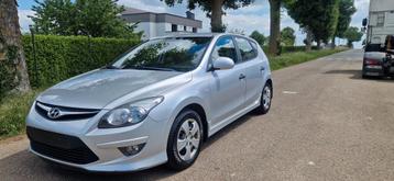 Très belle hyundai i30 essence  beschikbaar voor biedingen