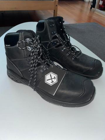 Safety shoes (44)