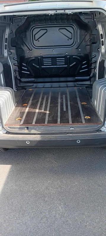 Laadvloer 145x105 cm + rubbermat 122x122 cm beschikbaar voor biedingen