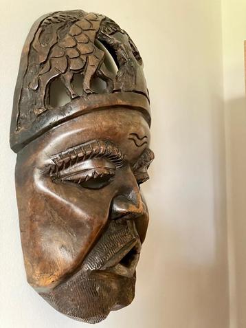 Groot Afrikaans masker beschikbaar voor biedingen