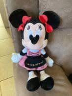 Leuke Minnie Mouse ( Disney ) knuffel - Tiroler kleren, Collections, Disney, Peluche, Enlèvement ou Envoi, Neuf