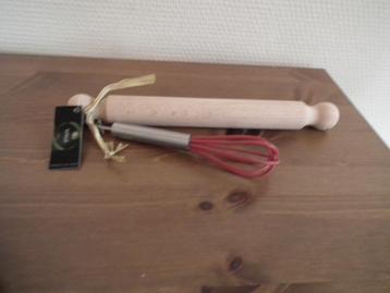 2 keukengerei (kleine garde en kleine roller) beschikbaar voor biedingen