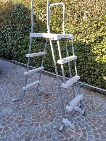 Zwembadladder, Tuin en Terras, Ophalen, Zo goed als nieuw, Ladder