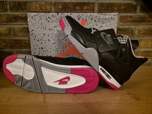 Nike Jordan 4 Retro Red Reimagined maat 44,5, Kleding | Heren, Schoenen, Nieuw, Sneakers, Zwart, Ophalen of Verzenden
