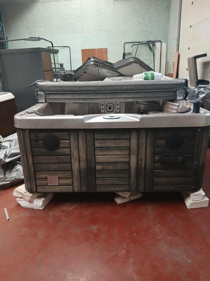 Jacuzzi gratis geleverd geplaatst, Tuin en Terras, Zwembad-toebehoren, Zo goed als nieuw, Ophalen of Verzenden