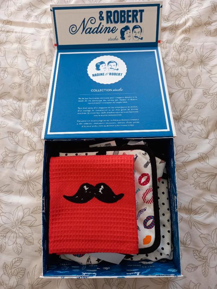 Coffret cadeau linge cuisine Carré blanc Paris neuf, Huis en Inrichting, Keuken | Textiel, Nieuw, Overige typen, Overige kleuren