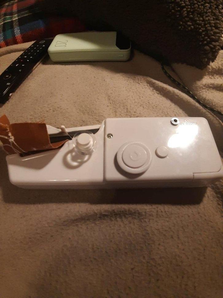 Machine à coudre à main portable, Hobby & Loisirs créatifs, Machines à coudre & Accessoires, Comme neuf, Machine à coudre, Autres marques