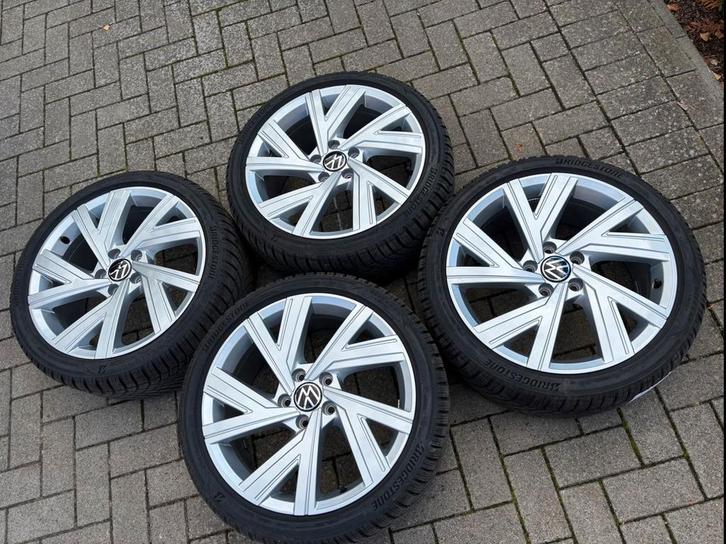 VW GOLF 7/8 BERGAMO 225/40/R18 WINTERSET BRIDGESTONE, Auto-onderdelen, Banden en Velgen, Banden en Velgen, Winterbanden, 18 inch