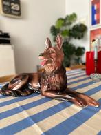 Vintage gipsen beeld liggende hond, Collections, Statues & Figurines, Enlèvement, Utilisé, Animal