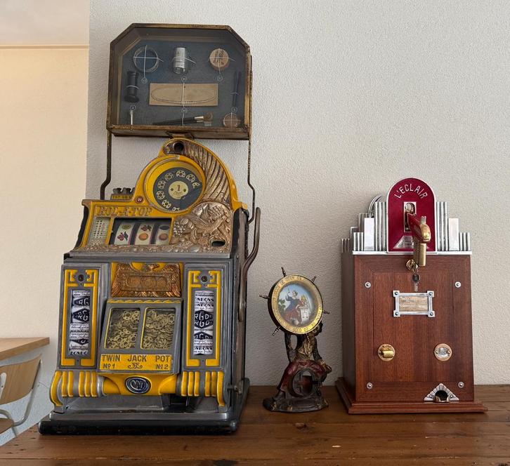 GEVRAAGD ANTIEKE KNIKKERKAST CAFESPEL GOKKAST AUTOMAAT, Antiek en Kunst, Curiosa en Brocante, Ophalen