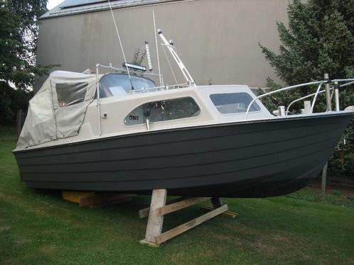 Boot gestriprt en vernieuwd, Watersport en Boten, Motorboten en Motorjachten, Gebruikt, Polyester, Tot 6 meter, Benzine, Buitenboordmotor