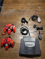Nintendo 64, Games en Spelcomputers, Spelcomputers | Nintendo 64, Ophalen of Verzenden, Gebruikt, Met 2 controllers