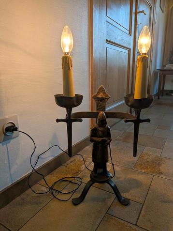 Bronzen kandelaar, Enlèvement