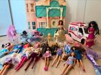 Barbie: 21 poppen, ambulance, paard, hond, huis en kledij, Kinderen en Baby's, Speelgoed | Poppen, Ophalen, Gebruikt, Barbie