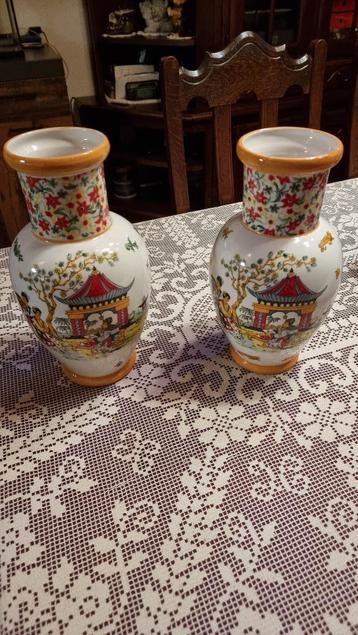 lot van chinese vazen beschikbaar voor biedingen