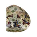 Coquillage décoratif à motif persan : Cavaliers à cheval, Enlèvement ou Envoi