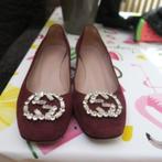 Schoen lage hak wijnrood Gucci met logo steentjes mt 37, Schoenen met lage hakken, Overige kleuren, Ophalen of Verzenden, Gucci