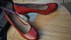 Beaux escarpins en cuir rouge, Kleding | Dames, Schoenen, Tamaris, Pumps, Ophalen of Verzenden, Zo goed als nieuw