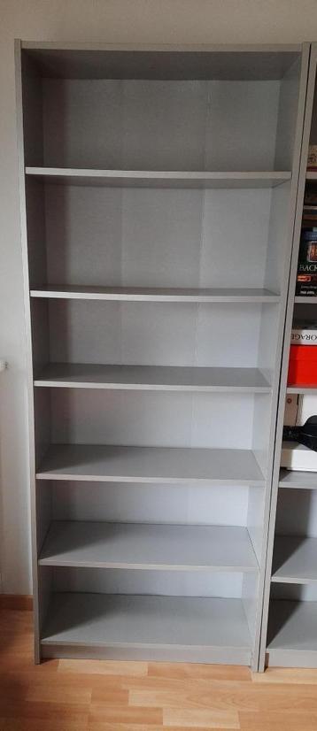 2 Billy Boekenkasten kleur grijs beschikbaar voor biedingen