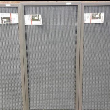 Lot nieuwe composieten tuinschermen aan de helft vd prijs beschikbaar voor biedingen