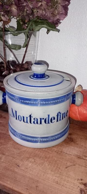 Grote fijne mosterdpot in blauw aardewerk beschikbaar voor biedingen