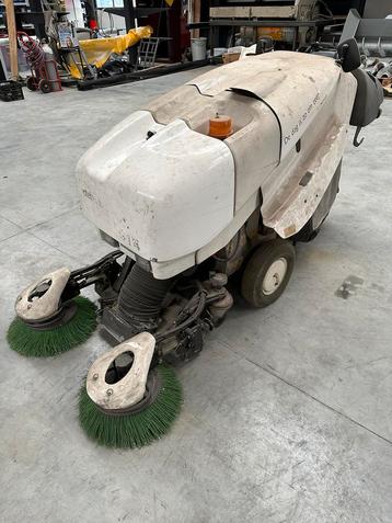 Veegmachine beschikbaar voor biedingen