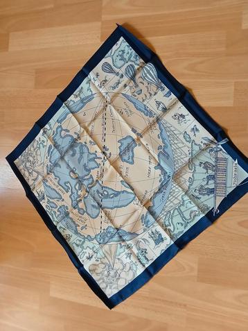 Unieke zijden carré Yoshie Inaba beschikbaar voor biedingen