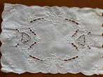 6 napperons blancs brodés vintage, Enlèvement, Comme neuf, Rectangle, Intérieur