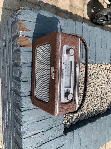 Vintage radio Akaï beschikbaar voor biedingen