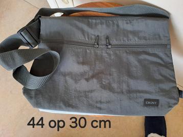 Mooie handtas voor school,werk van DKNY  crossover model, Enlèvement ou Envoi, Comme neuf, Sac à main