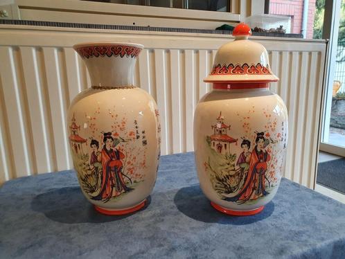 Chinese vaas + dekselpot 2 stuks doe een bod, Antiquités & Art, Antiquités | Vases, Enlèvement ou Envoi