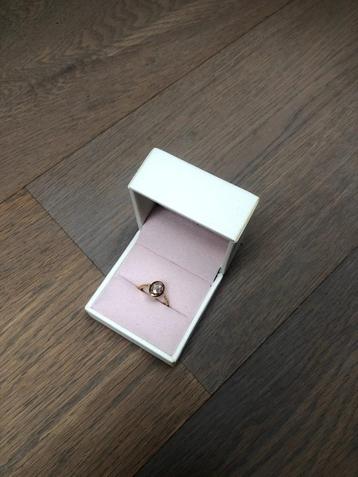 Prachtige geelgouden ring witte topaas, Diamont Point. beschikbaar voor biedingen