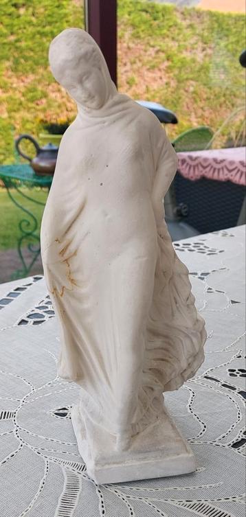 Statue femme 21cm un peu recollee, Enlèvement ou Envoi