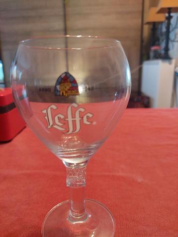 Leffe glazen    beschikbaar voor biedingen