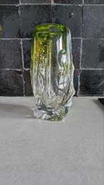 Zware kristallen vaas met groen accent, Antiek en Kunst, Ophalen of Verzenden