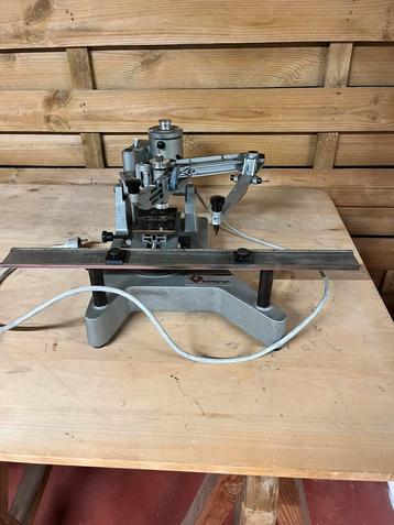 Graveermachine beschikbaar voor biedingen