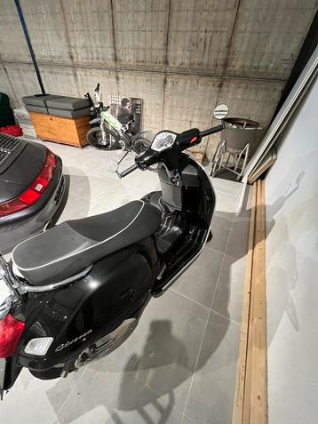 Vespa 300 super sport beschikbaar voor biedingen