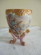 Ancien vase en porcelaine Chateau des Tuileries doré antique, Antiquités & Art, Antiquités | Porcelaine, Enlèvement ou Envoi