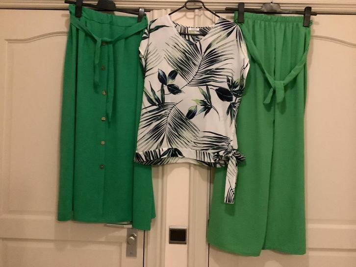 52 stuks dameskleding ,handtassen,schoenen enz voor 45 euro, Kleding | Dames, Dames-kledingpakketten, Zo goed als nieuw, Maat 38/40 (M)