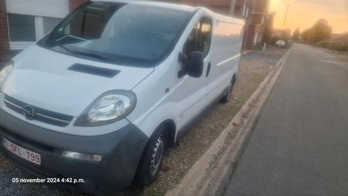 Opel Vivaro utilitaire léger, 2.5CDTI, BWJ 2006, 59000 km, Autos, Camionnettes & Utilitaires, Particulier, Caméra de recul, Airbags