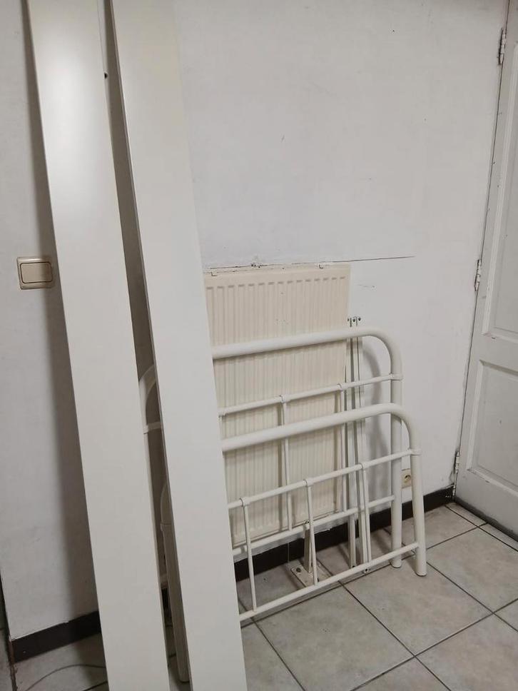 Vipack bed van 90x200cm Boston wit metalen model, Huis en Inrichting, Slaapkamer | Stapelbedden en Hoogslapers, Zo goed als nieuw