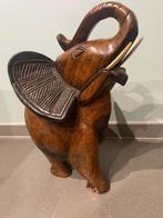 Handgesneden grote, Afrikaanse houten olifant : € 80, Ophalen