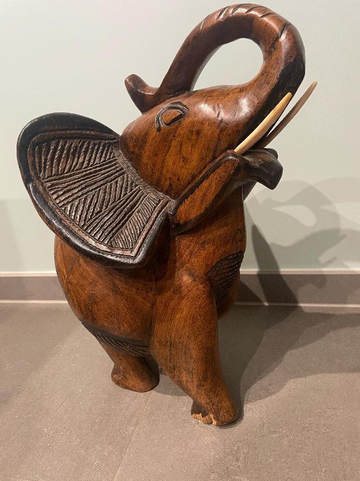 Handgesneden grote, Afrikaanse houten olifant : € 80, Antiek en Kunst, Kunst | Beelden en Houtsnijwerken, Ophalen