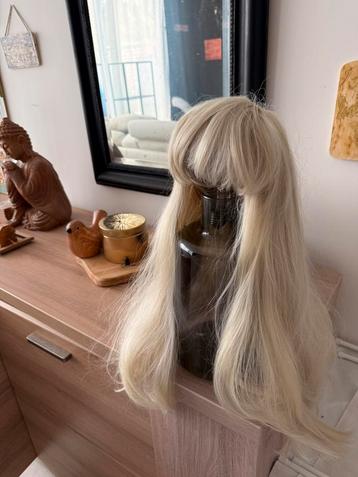 Pruik rost ombre blond zwart en lichtblond zeer mooi, Enlèvement ou Envoi, Comme neuf, Perruque ou Extension de cheveux